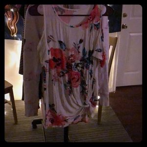 Side knot shoulder cut out floral top